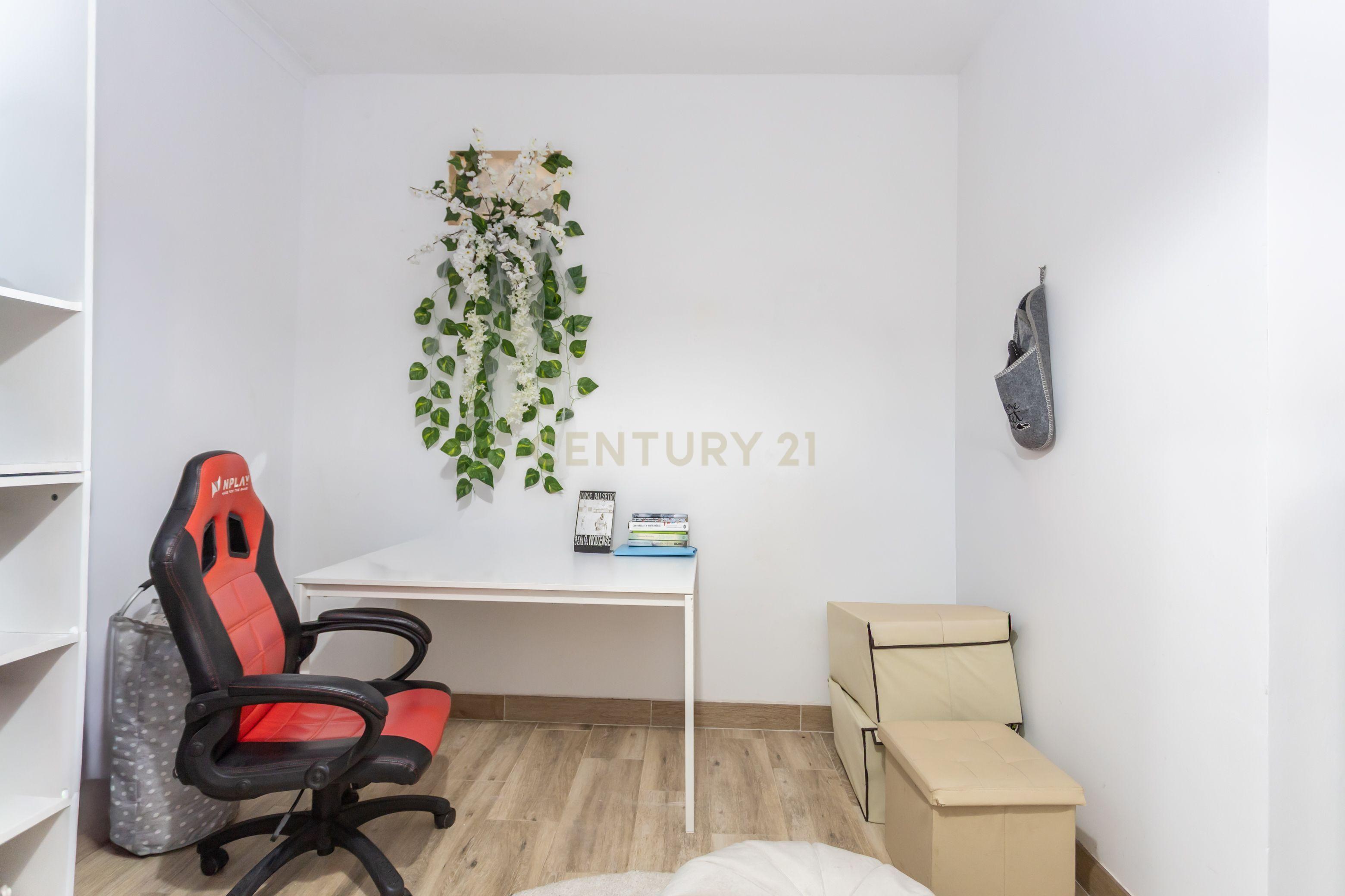 Fotografia 10 de Apartamento T2(+1) Renovado com Logradouro de 100m² – Pronto a Habitar (Mobilado e Equipado) em Paio Pires - Oportunidade Única!