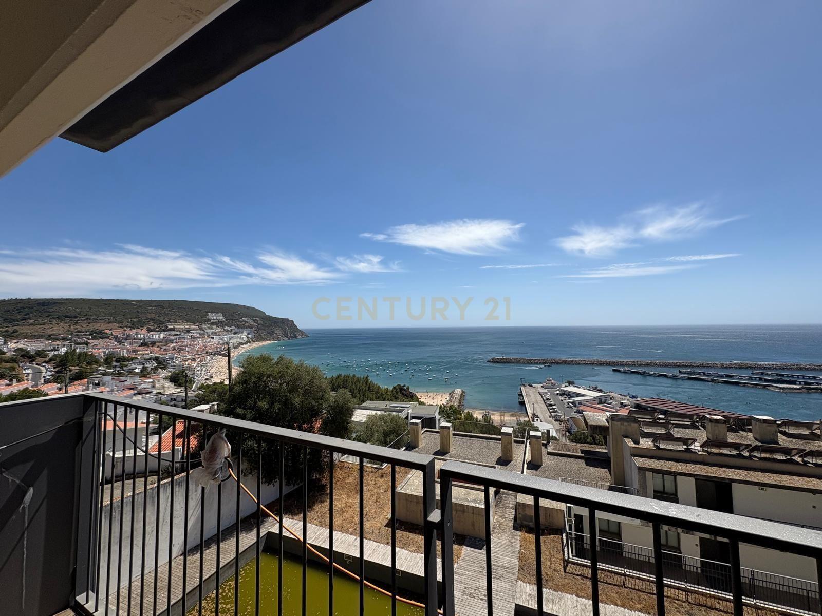 Fotografia 4 de Luxuoso apartamento em condomínio fechado, em Sesimbra com Vista Mar e Piscina