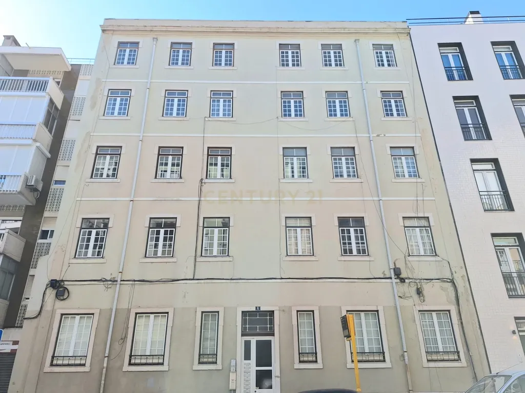 Apartamento T3+2 para Arrendamento em Campolide - Image 33