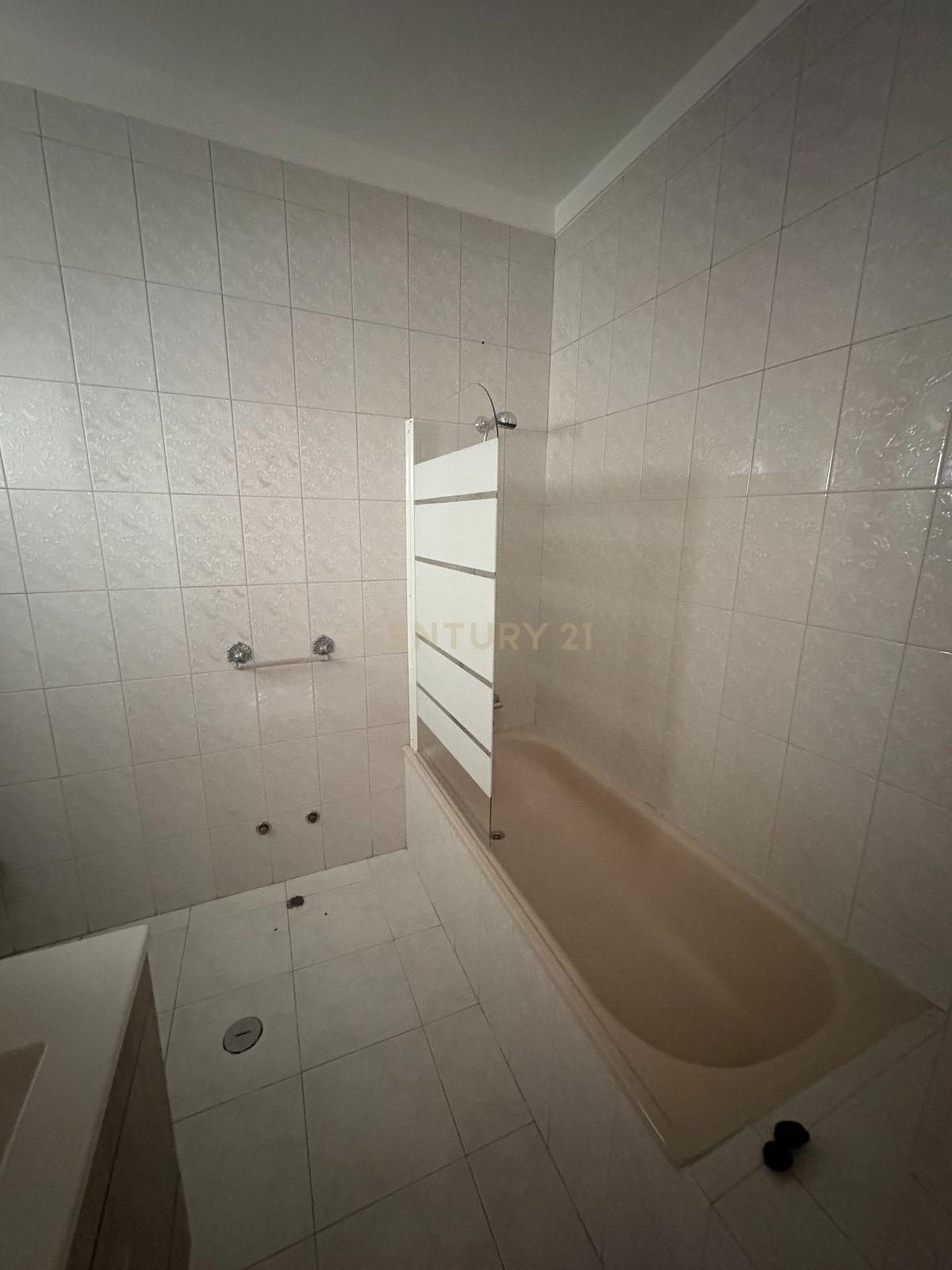 Apartamento T2 no centro de Bragança - Image 11