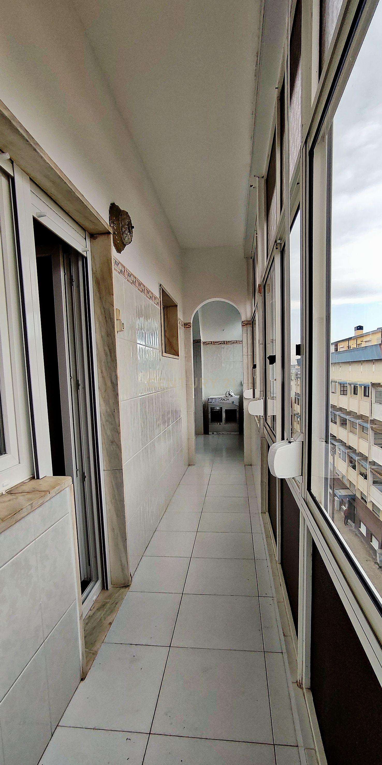 Apartamento T2 Centro Barreiro - Image 16
