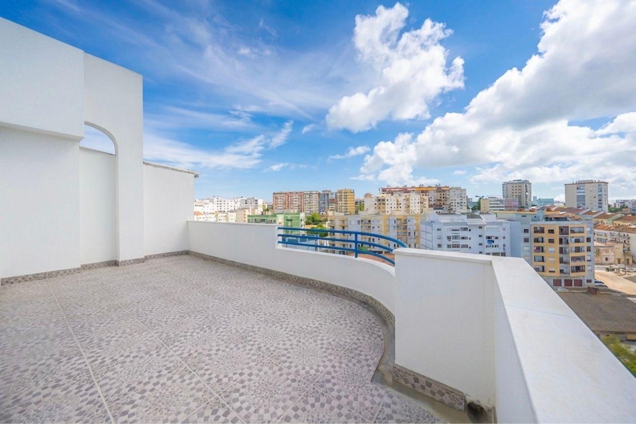 Fotografia 7 de Apartamento Único com 268m2 no Último Andar com Terraço Extraordinário em Setúbal