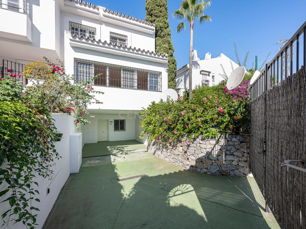 Moradia geminada no Conjunto San Javier Elegância, conforto e espaços para desfrutar -Nueva Andalucia–Marbella    - Image 2