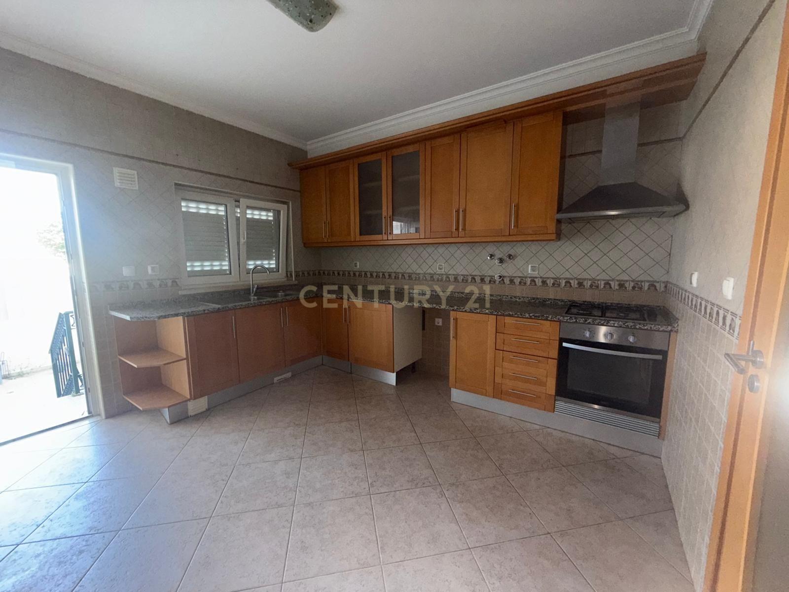 Quinta do Conde - Moradia em Banda 4 assoalhadas para arrendamento - Image 5