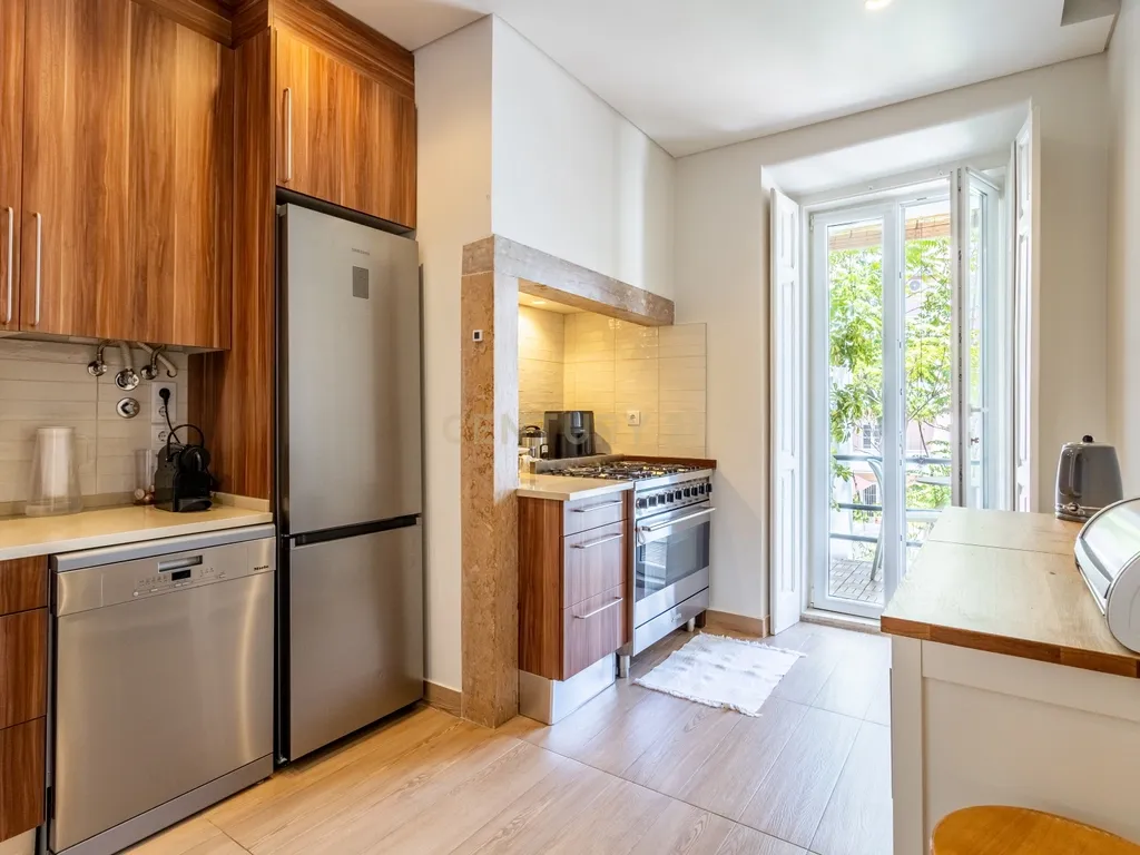 Apartamento T4 Renovado em Santo António, Lisboa — Onde a elegância se sente em cada detalhe - Image 27