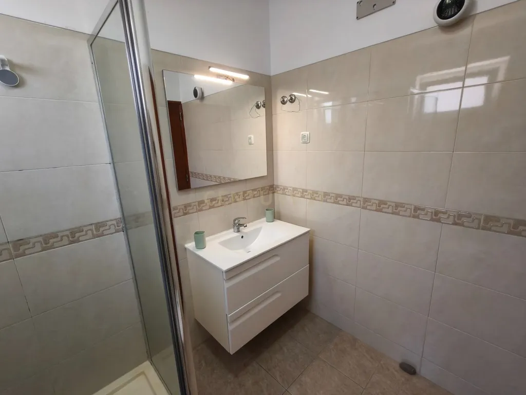 Apartamento T3 na Quinta do Rouxinol- Oportunidade Única! vista para o rio - Image 16