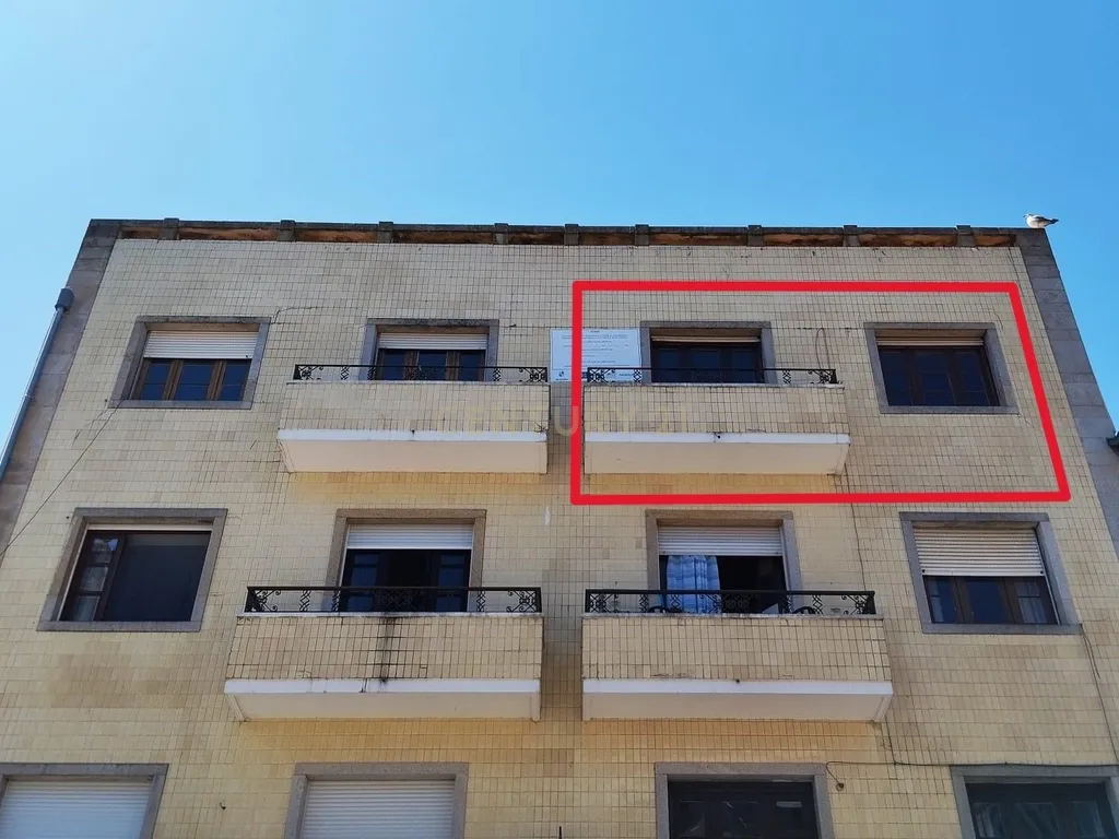 Espaçosa Propriedade para Recuperação no Coração do Porto - Image 1