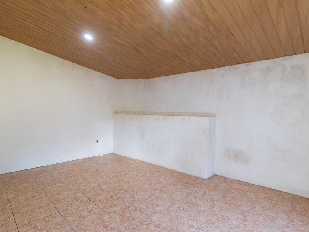 Moradia com 3 quartos em Castanheira de Pêra - Tranquilidade e Conforto - Image 13