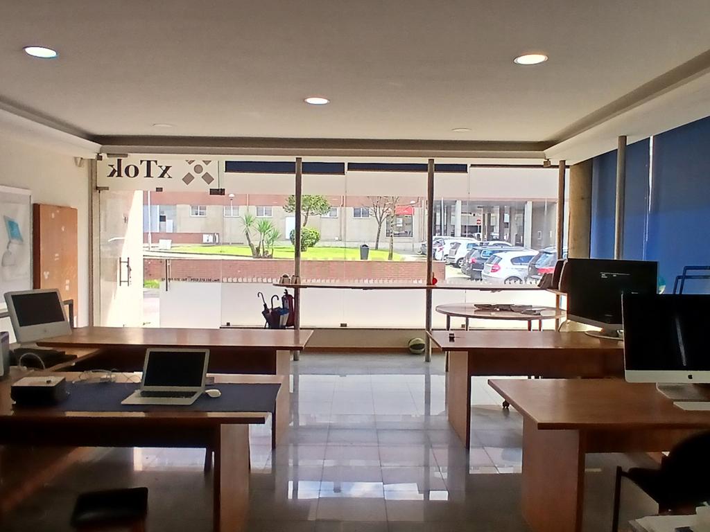 Loja Espaçosa em Barcelos - Excelente Localização e Luz Natural - Image 2