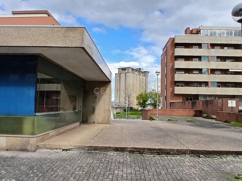 Loja Espaçosa em Barcelos - Excelente Localização e Luz Natural - Image 10
