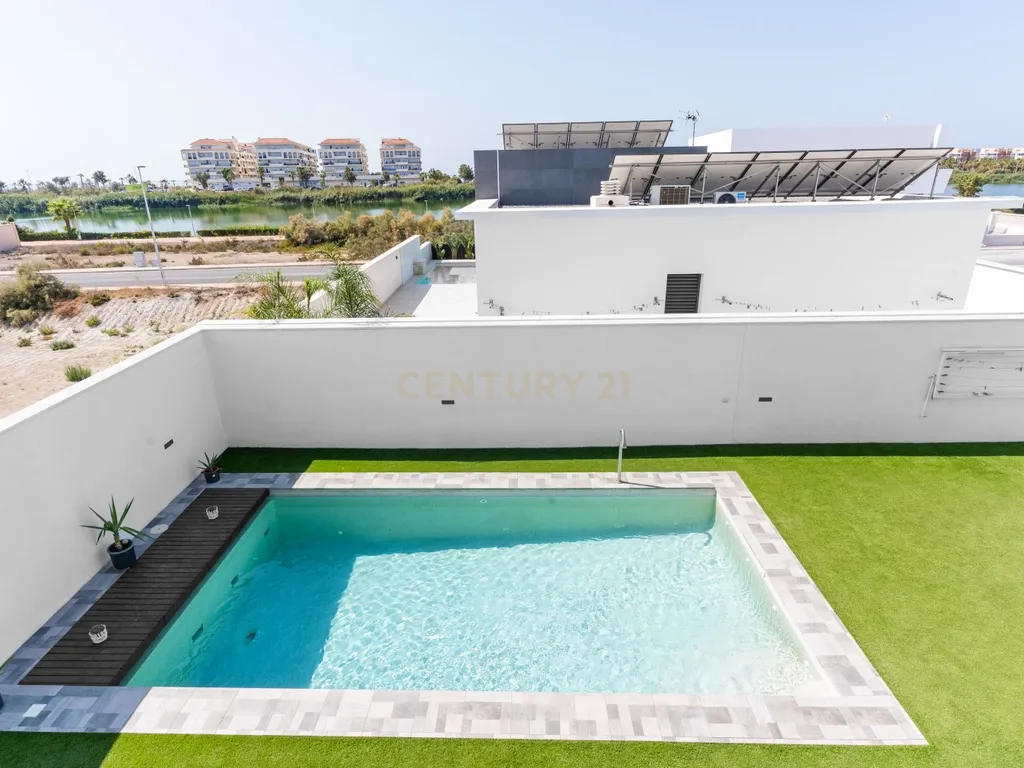 Luxuosa Moradia T4 com Vista Mar e Piscina em Almería - Image 65