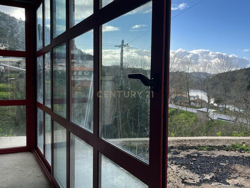 Edifício com T0, T1 e T2 com jardim, jacuzzi e piscina em Castelo de Paiva - Image 12