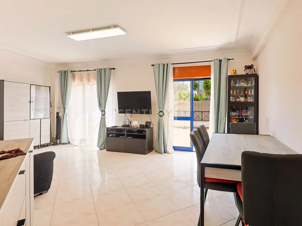 Apartamento T2 nas Quintinhas, Charneca de Caparica, com Terraço e Garagem - Image 16