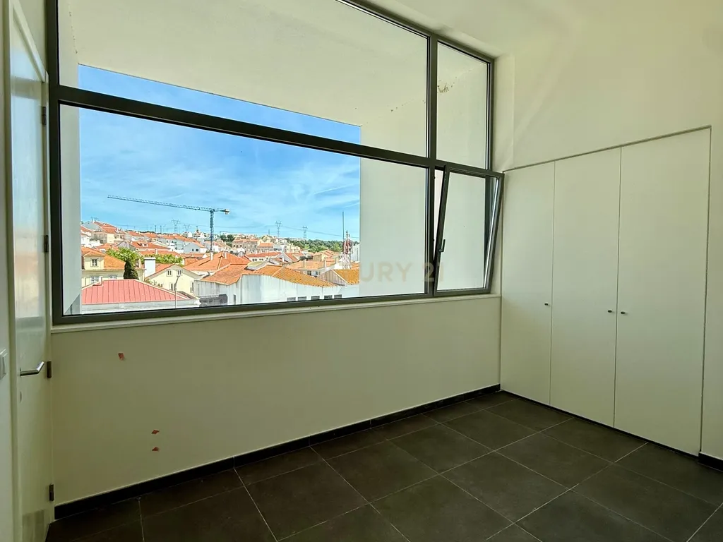 Apartamento Triplex T2 com Piscina Privada no Coração de Alcácer do Sal - Image 5