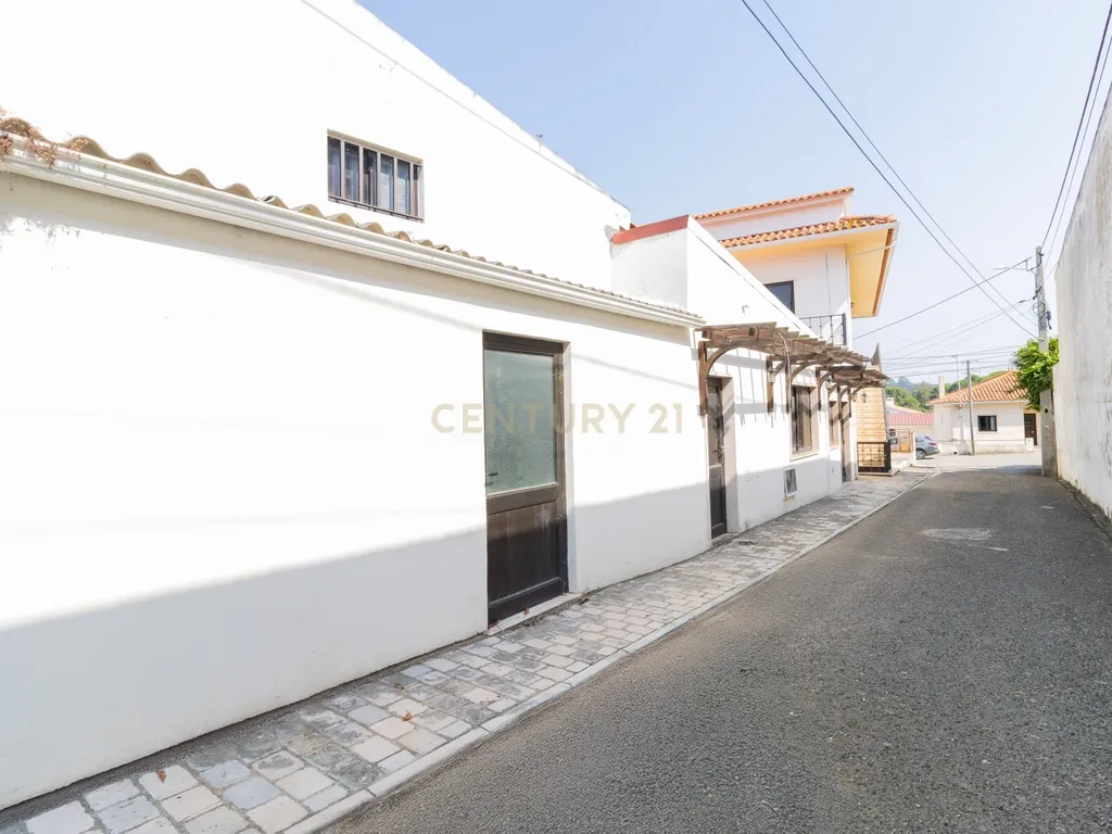 MORADIA EXCLUSIVA EM ALCOBAÇA – CONFORTO, ESPAÇO E POTENCIAL DE INVESTIMENTO! - Image 45