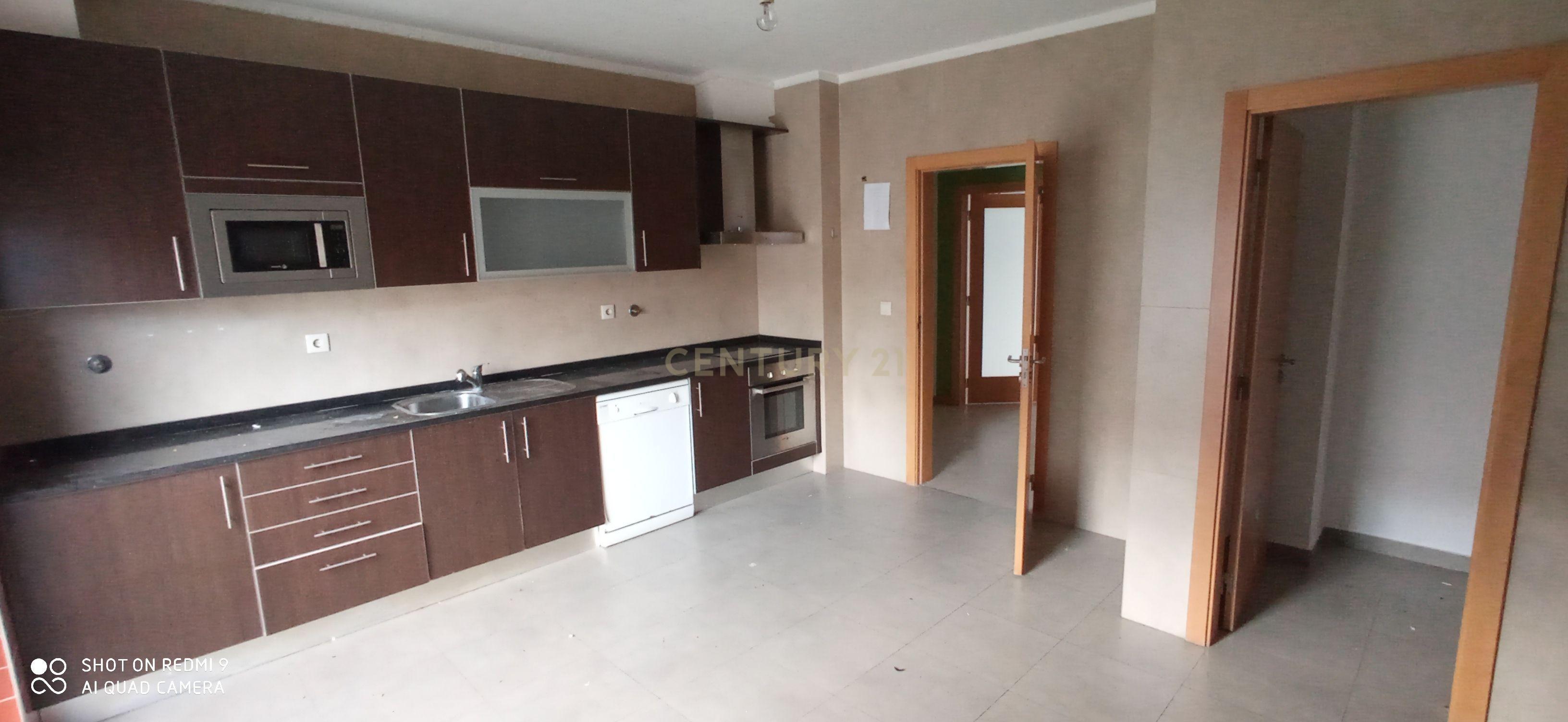 Apartamento T3, com Duas Varandas e Garagem na Vila Serena, Pinhal Novo - Image 5