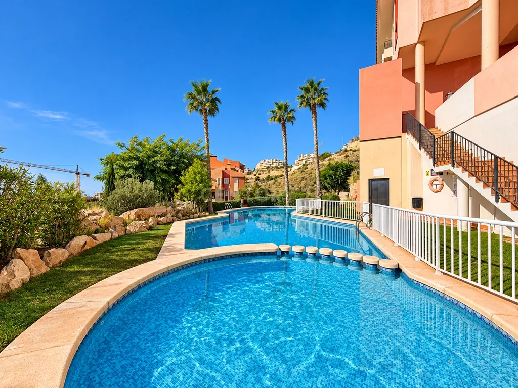 Apartamento totalmente renovado com terraço de 20 m² e piscina em Bonalba - Image 35