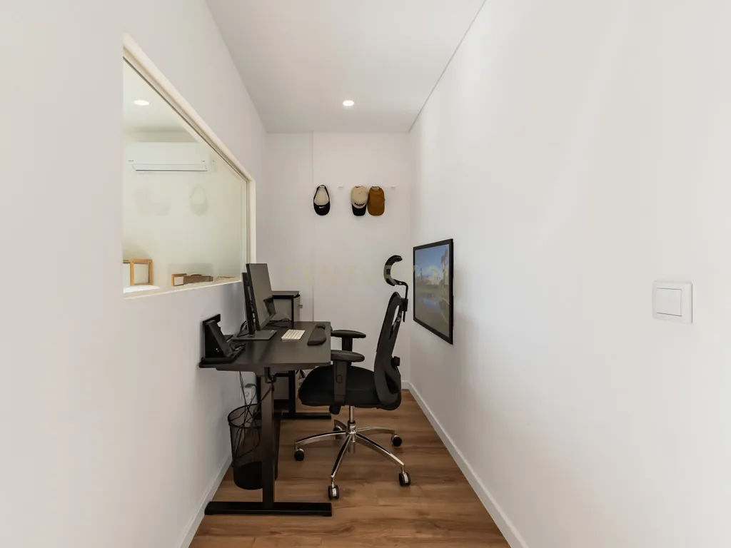 Moradia T4 Contemporânea com piscina, na Aroeira, perto do golf e praias - Image 38