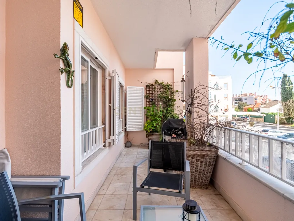T3 no Bairro de Santa Teresinha – Junto aos Jardins da Parede - Image 11