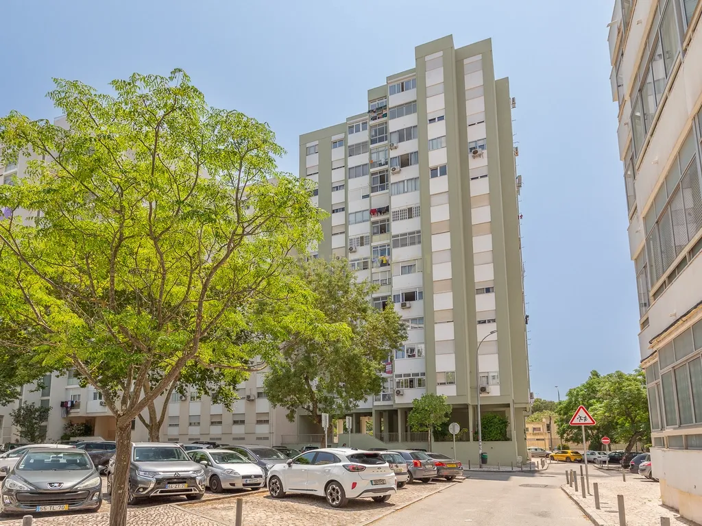 Apartamento T2 para arrendamento em Alfornelos, Amadora - Image 23
