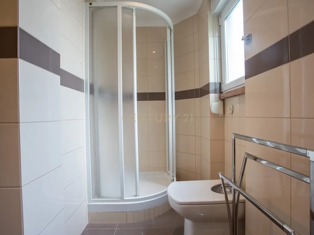 Apartamento T2 ,com suite, perto do metro do alto dos moinhos - Image 14