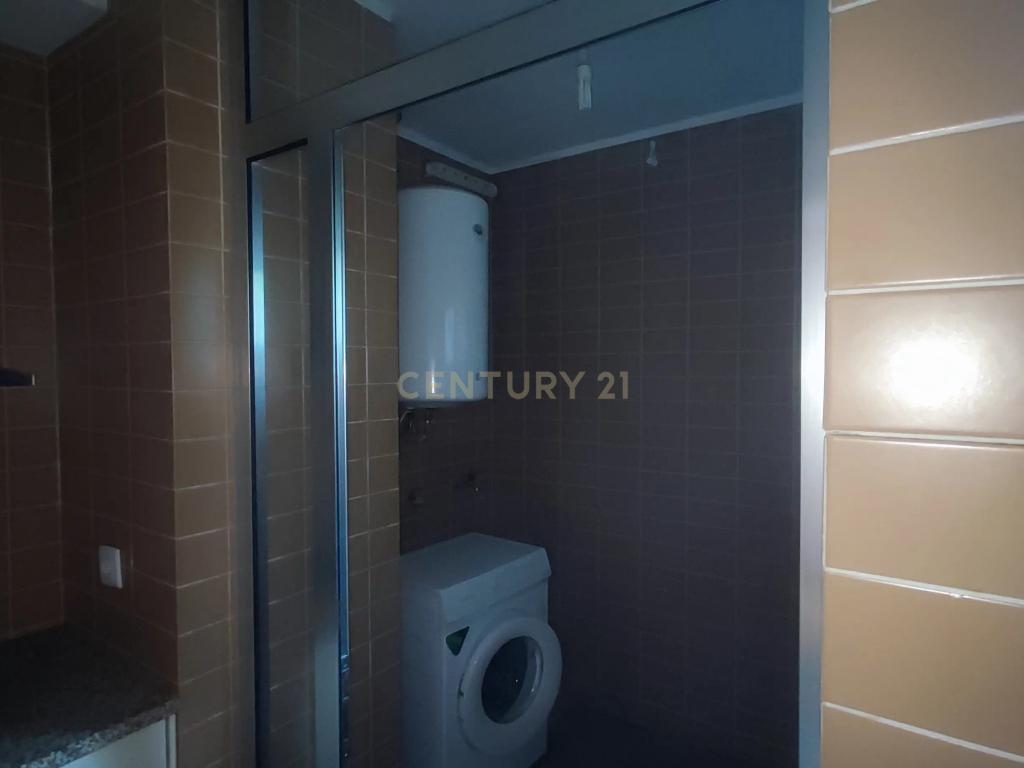 Apartamento T2 com Terraço e Garagem, Maia (Ao Aeroporto) - Image 11