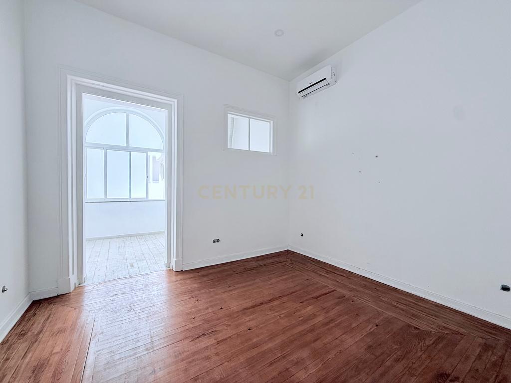 Apartamento T3 Duplex no coração da Baixa de Olhão - Image 10
