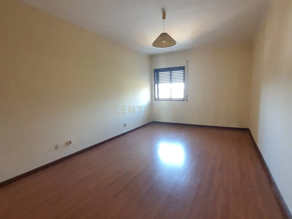 T3 com lugar de garagem à Estação da Travagem - Image 16