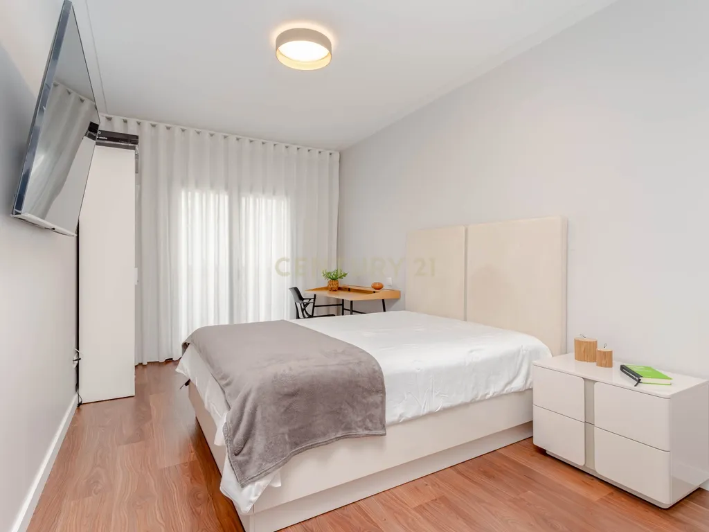 Apartamento T3 no Parque Luso com box e varanda - Image 13