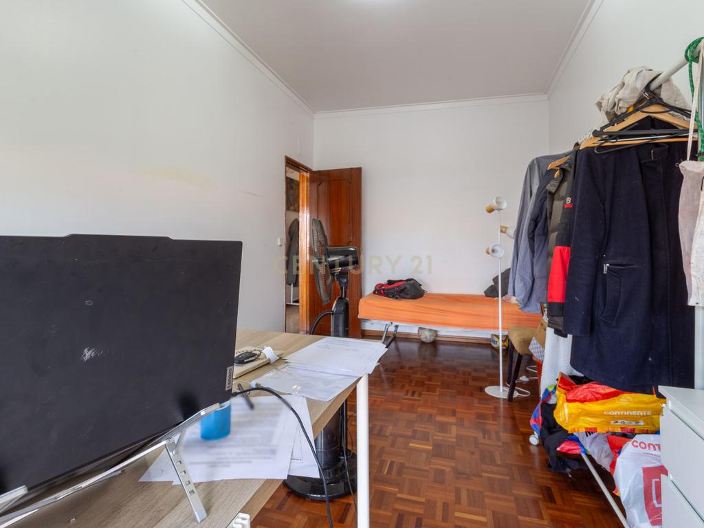 Apartamento T4 convertido em T3 - Centro do Barreiro - Image 25
