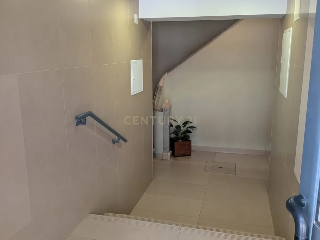 Apartamento T1 Remodelado no Centro da Amadora - Image 21