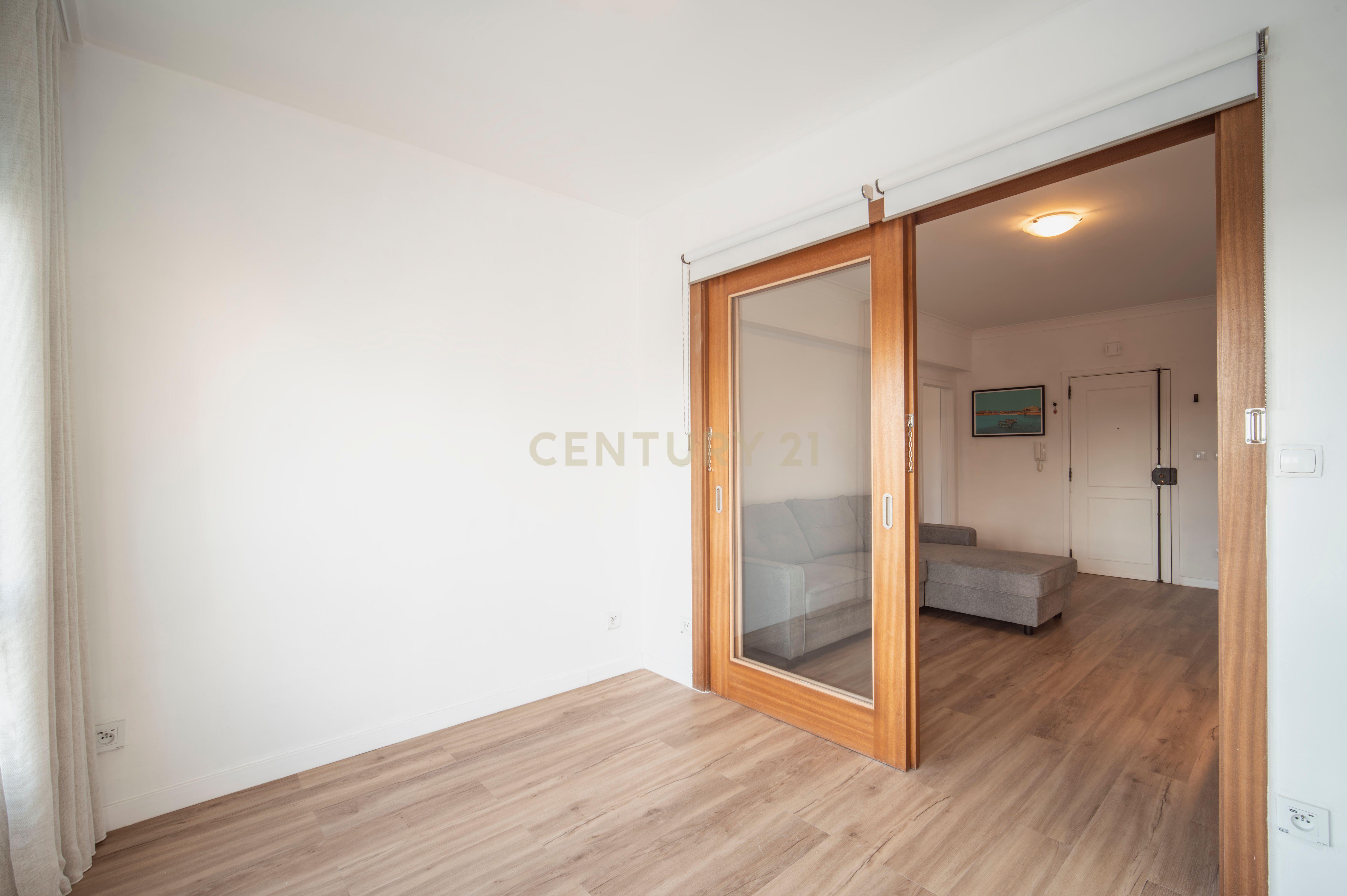 Fotografia 11 de Apartamento T1 + Escritório totalmente remodelado