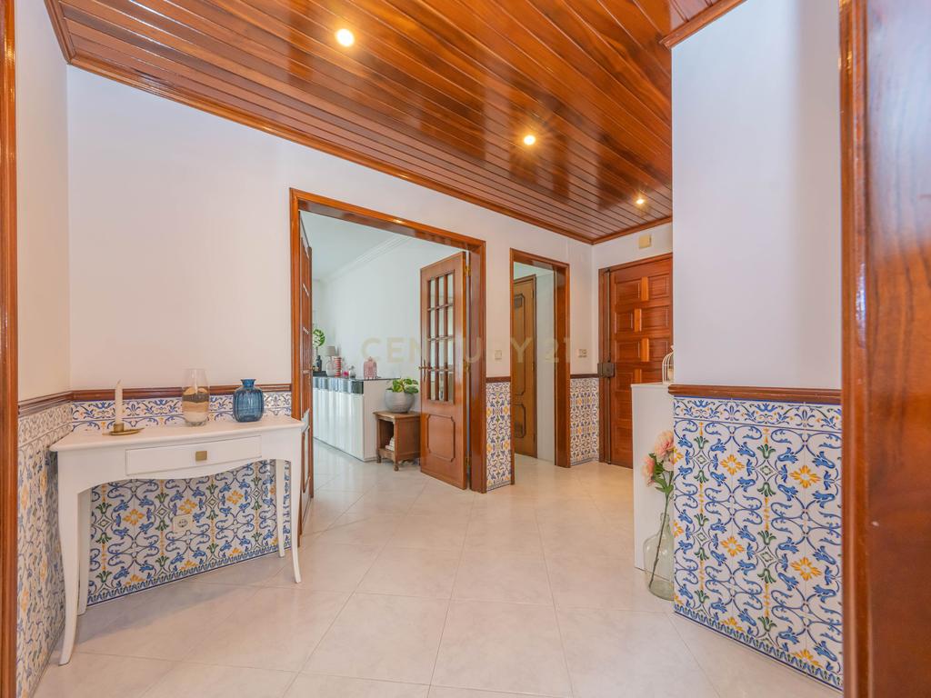 Apartamento T2, com Parqueamento e Arrecadação, em Caneças - Image 22