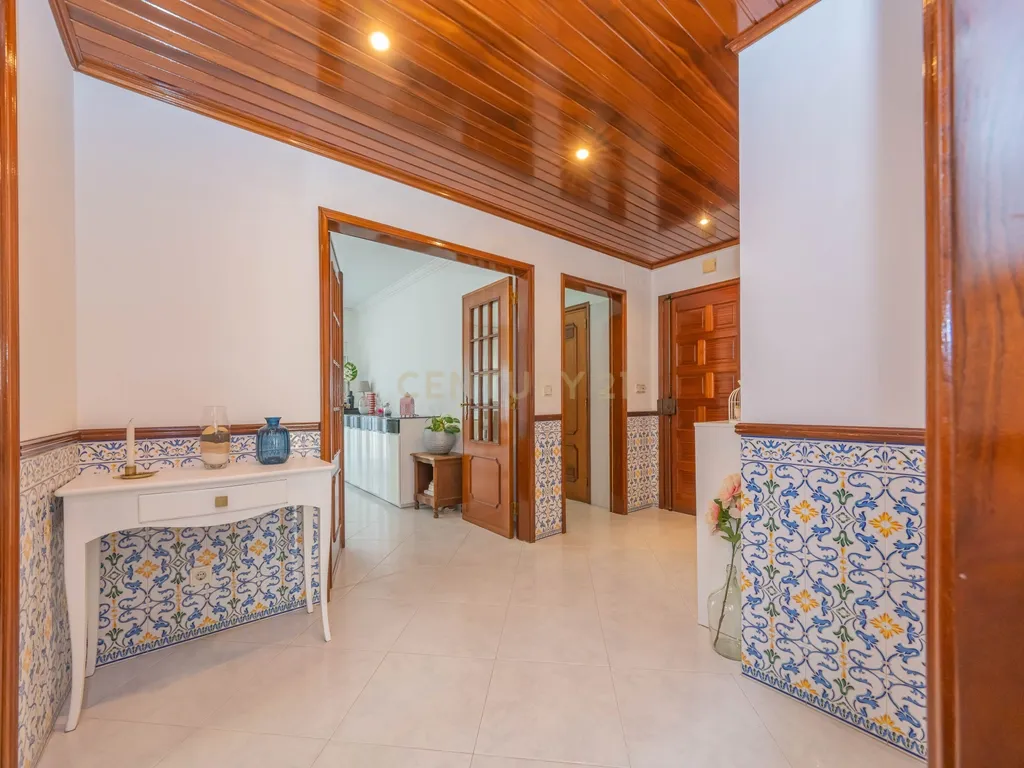 Apartamento T2, com Parqueamento e Arrecadação, em Caneças - Image 22