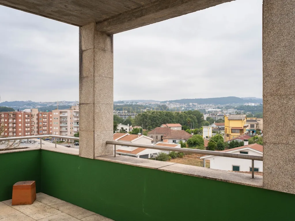 Penthouse Exclusiva T5 – Luxo, Conforto e Espaço em Pleno Coração da Cidade - Image 6