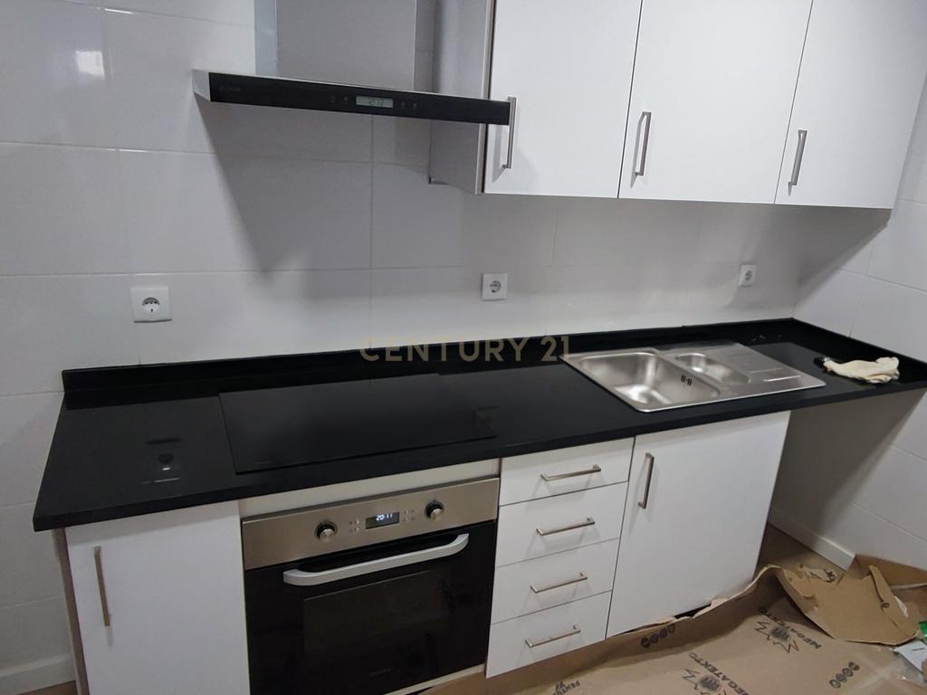 PRÉDIO EM PROPRIEDADE TOTAL NO CENTRO HISTÓRICO DE PENICHE – T0, T1 e T2  - Image 7