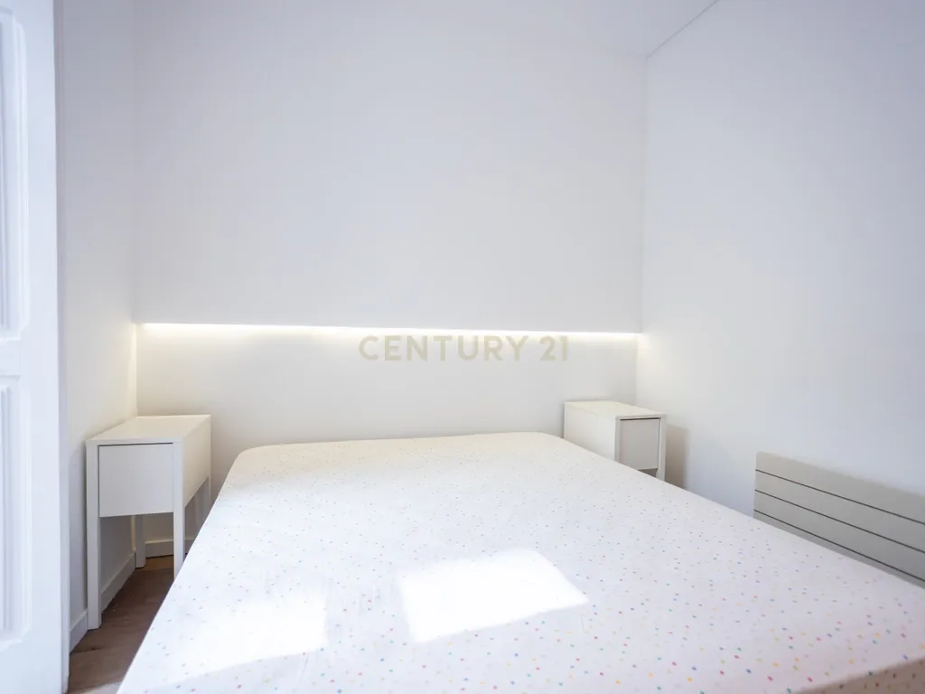 Apartamento T1+1 com logradouro a venda em Campo de Ourique! - Image 11