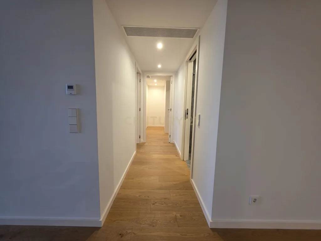 Apartamento T2 à venda na Rua José Falcão - Douro Nobilis I - Image 17