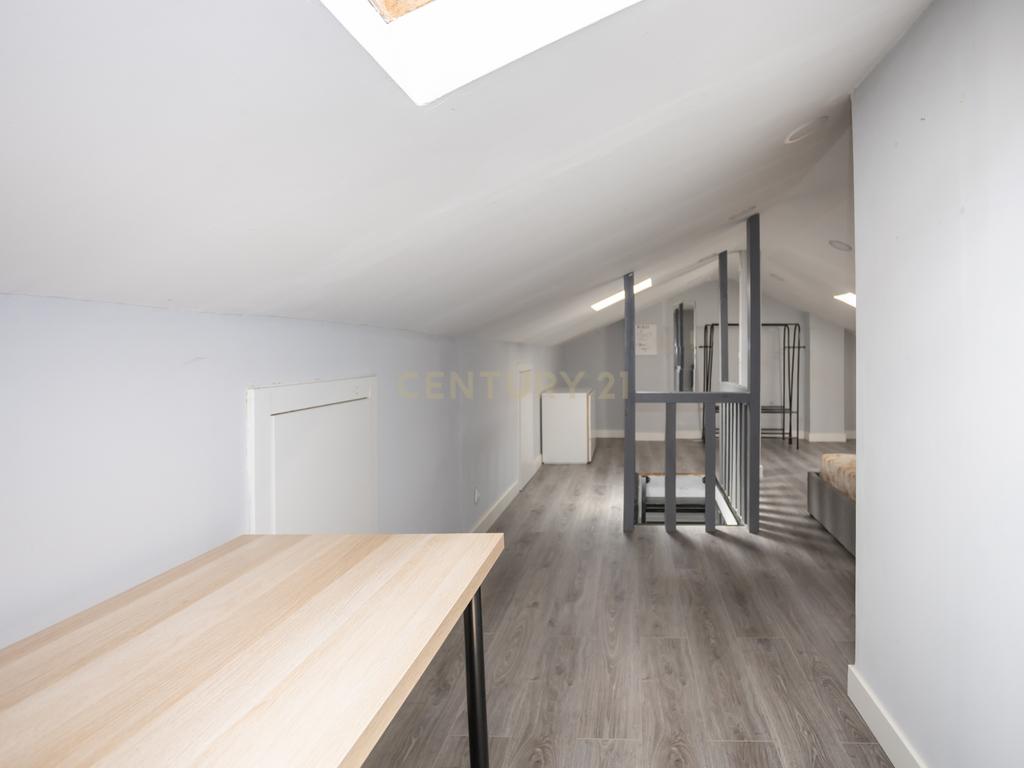 Apartamento T3 mais sótao, num 1 andar em Amora - Seixal - Image 19