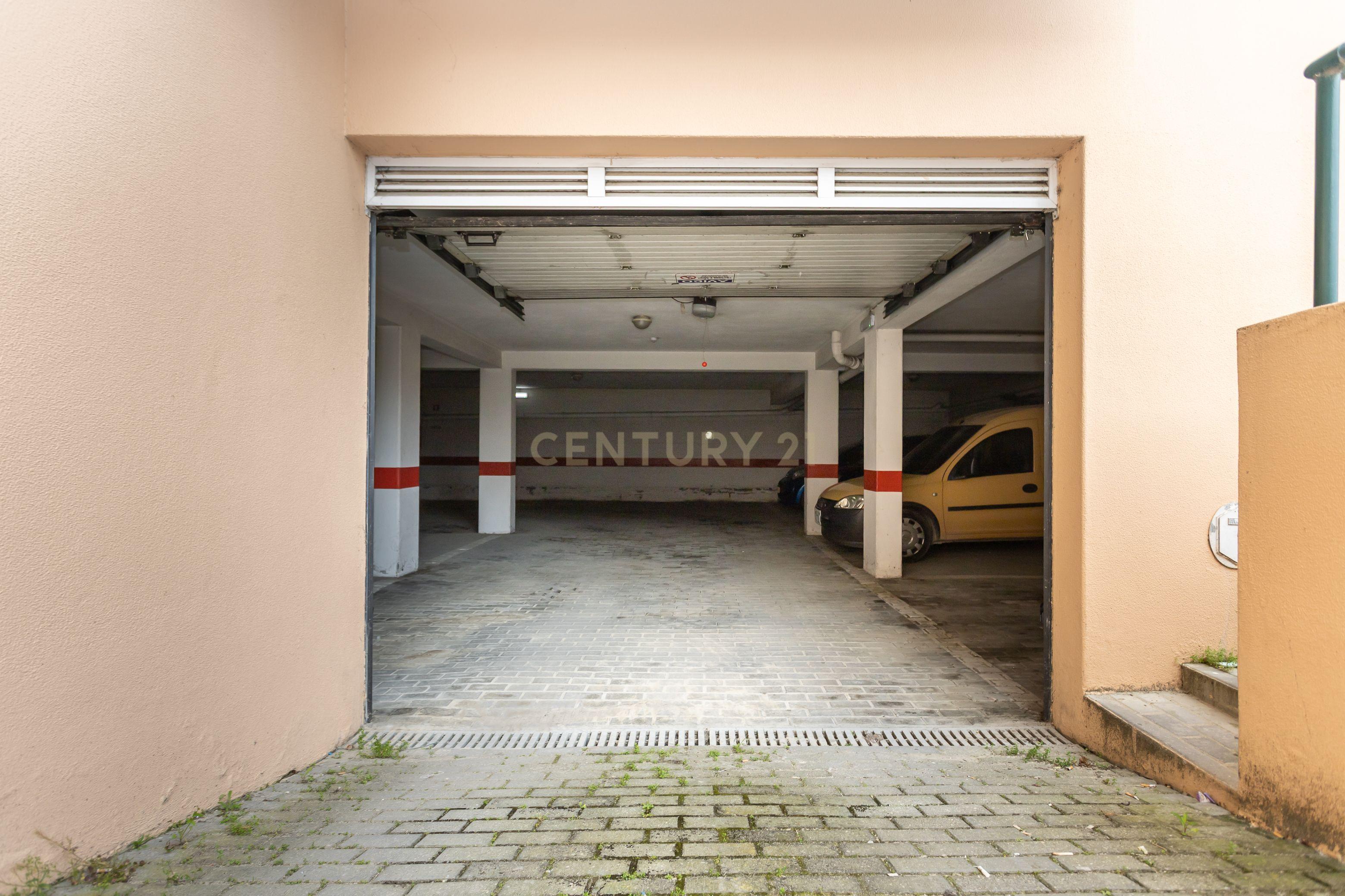 Apartamento T3 com Garagem e Boa Exposição Solar - Pinhal Novo - Image 17