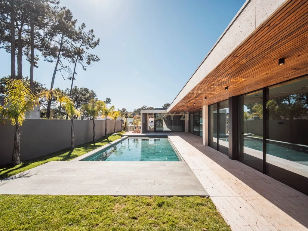 Moradia T4 na Verdizela — Design, Luz e Piscina num Terreno de 1.032 m² - Image 4