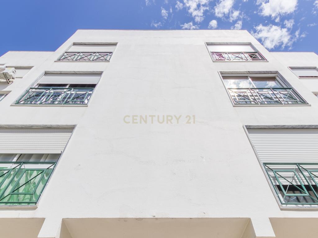 Apartamento T2, localizado na Quinta do Conde - Image 2