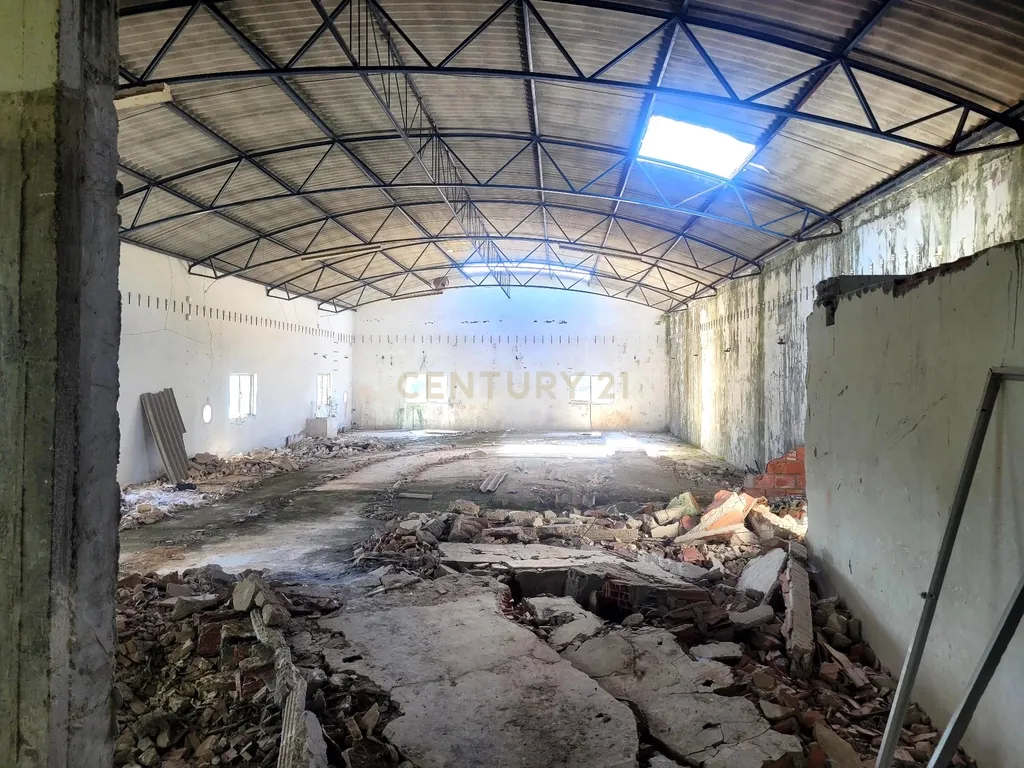 Armazém Industrial para Venda em Coz, Alcobaça com 2.300m² - Image 13