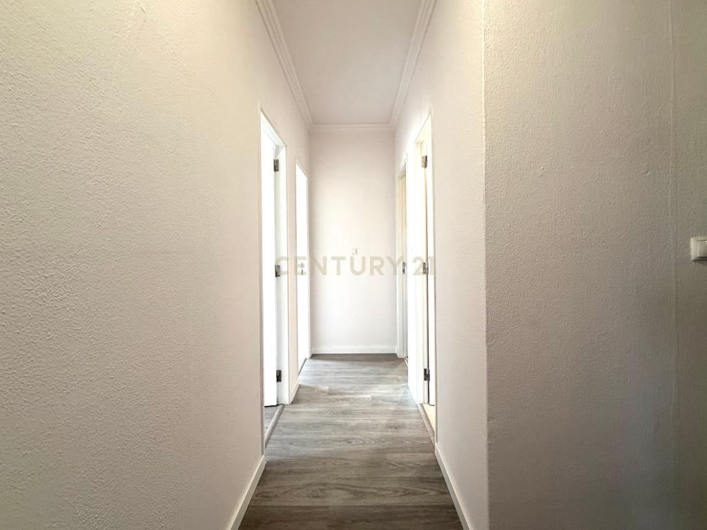 Apartamento T2 Renovado e Equipado | São Sebastião, Setúbal - Image 8