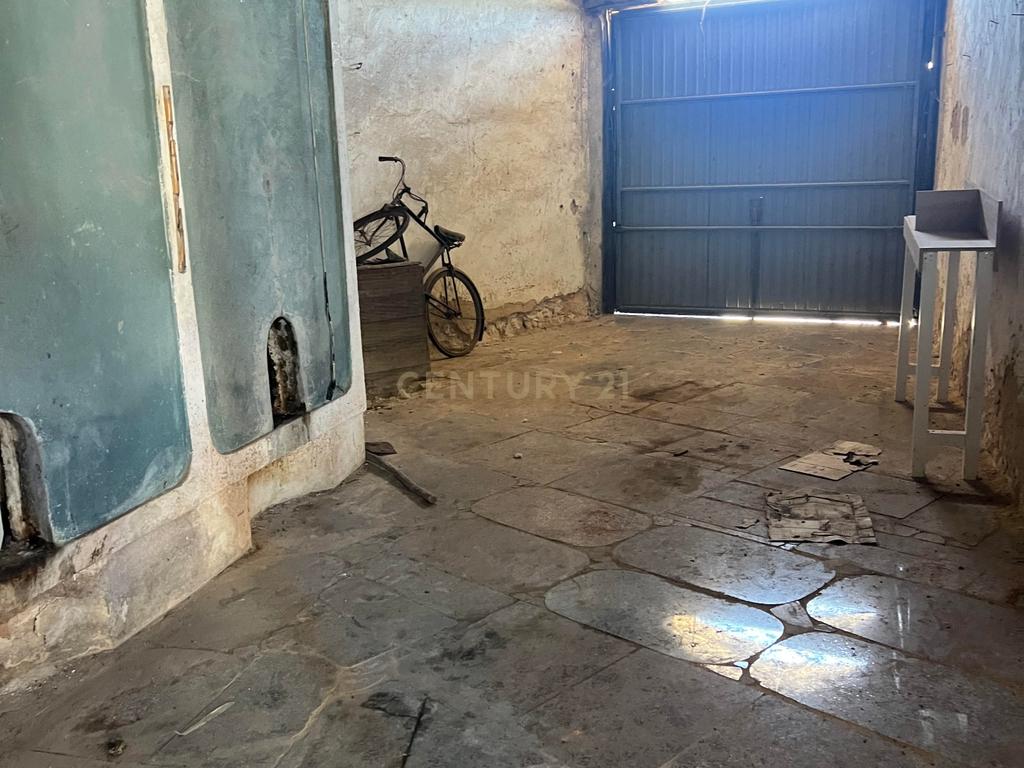 Potencial a 50km de Lisboa: Casa para Renovar com Amplo Logradouro numa Vila Tranquila - Image 16