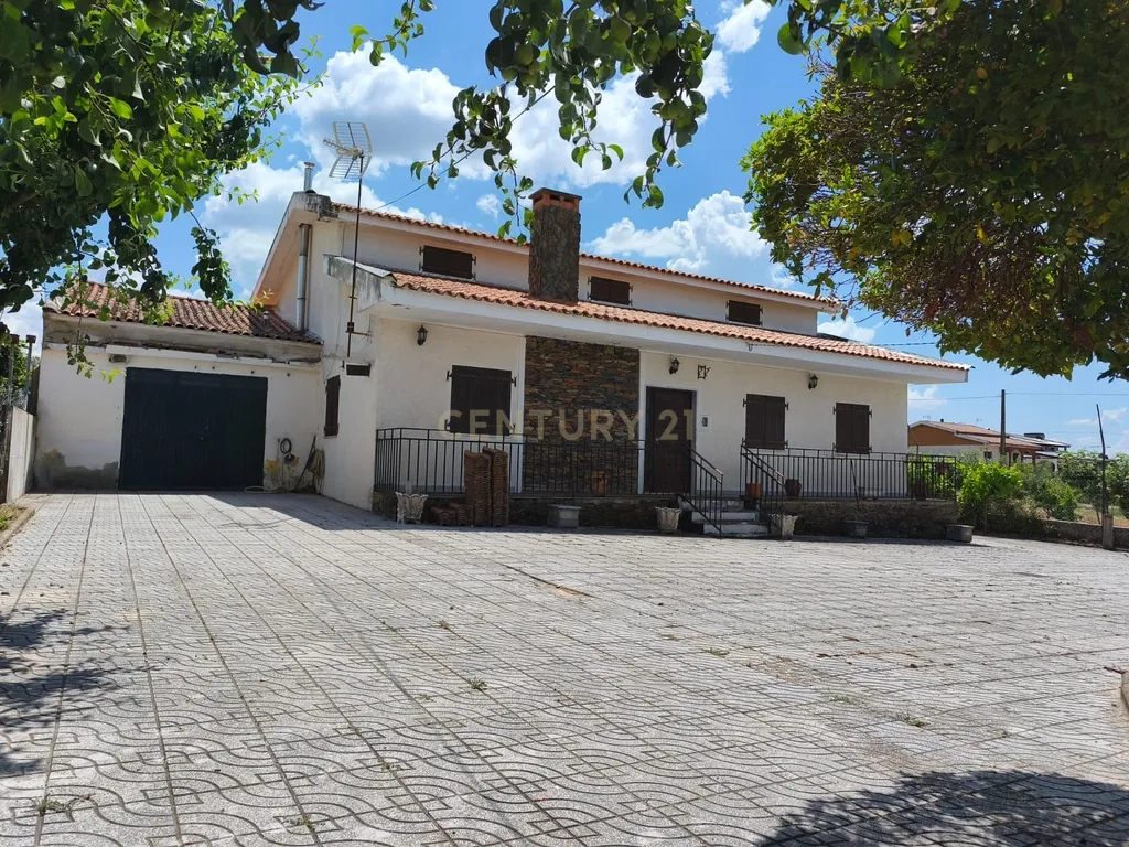 Casa Moderna em Campo de Víboras (Vimioso) com Jardim e Garagem - Image 2