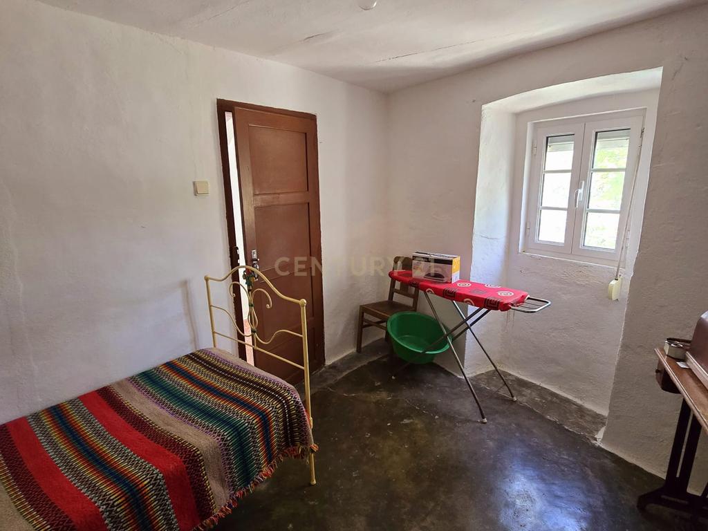 Moradia com Vista Desafogada e Potencial para Duas Habitações Independentes – Ilhas, Arraiolos Évora - Image 14