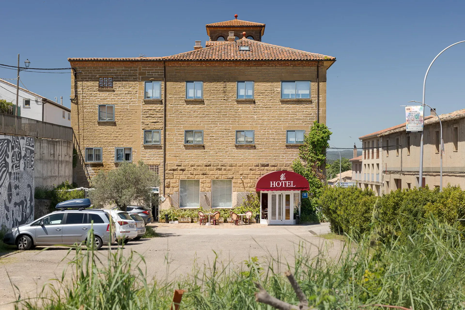 Hotel Moderno em Aragón com 25 Quartos e Vista Panorâmica - Image 4
