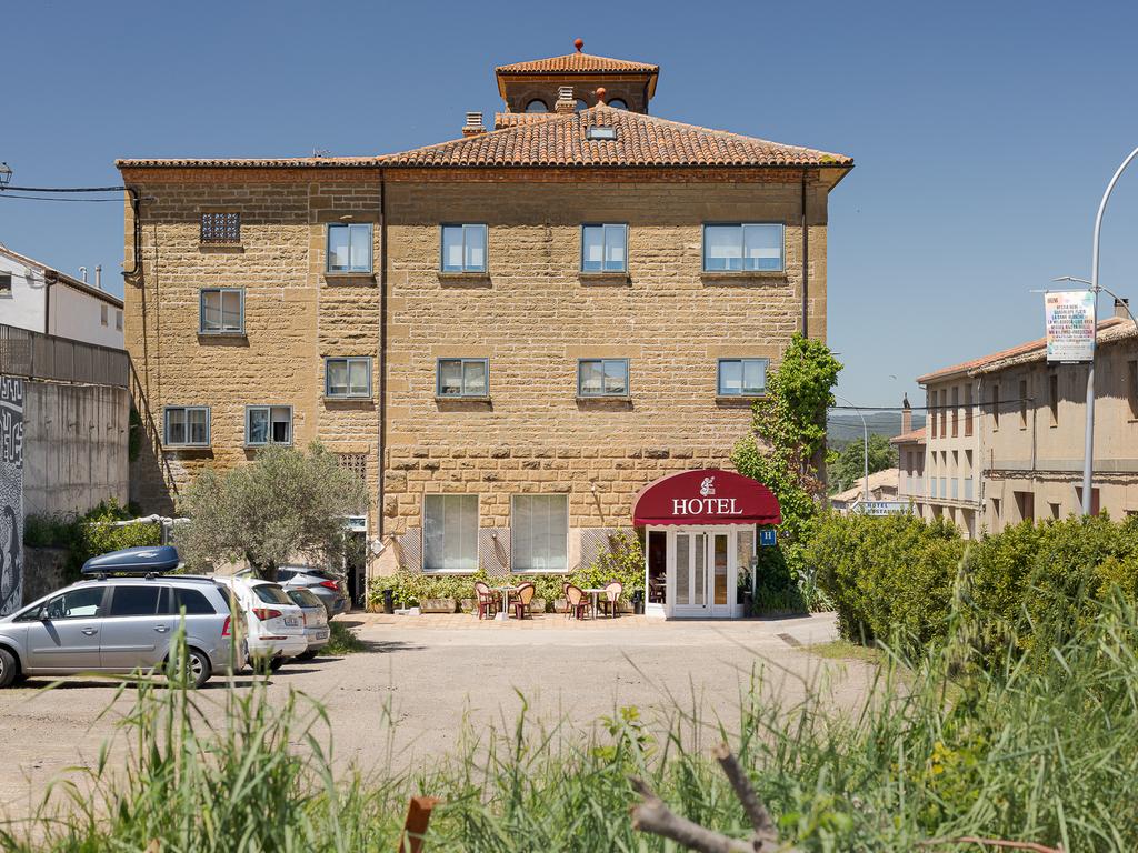Hotel Moderno em Aragón com 25 Quartos e Vista Panorâmica - Image 4