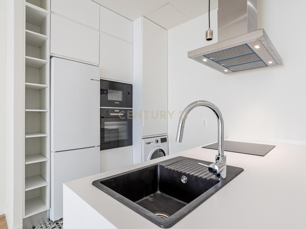 Apartamento T2 NOVO para Venda, em Campolide – Construção de Excelência com Traça Tradicional e Logradouro Privativo - Image 4